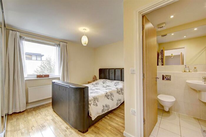 2 Bedroom Apartment To Rent In Peacock Close, Mill Hill, NW7