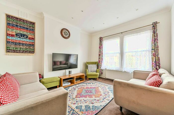 3 Bedroom Maisonette To Rent In Ryde Vale Road, Balham, London, SW12