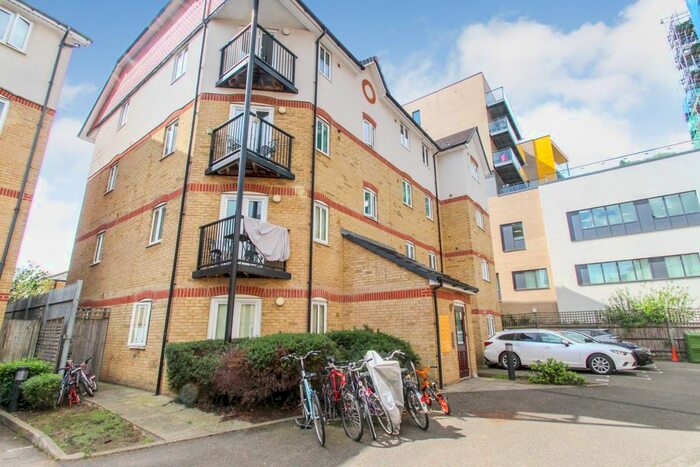 1 Bedroom Flat To Rent In Bellmaker Court, St. Pauls Way, Bow, London, E3