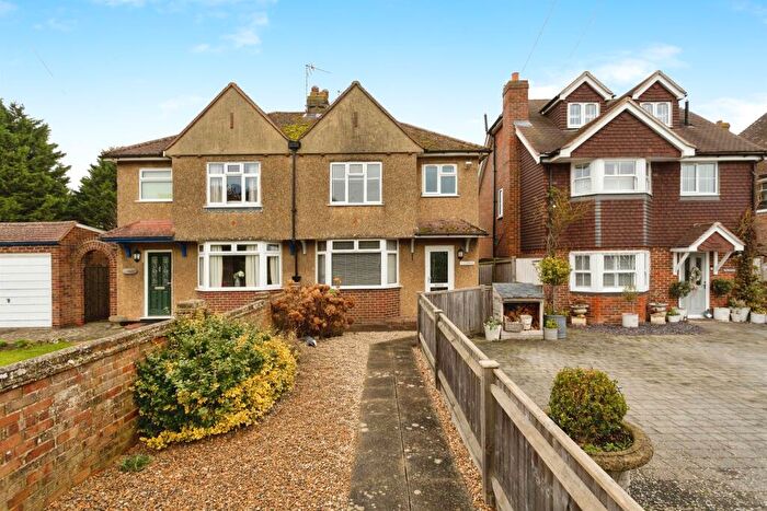 3 Bedroom Semi-Detached House For Sale In Lower Road, East Farleigh, Maidstone, ME15