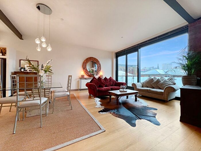 3 Bedroom Flat To Rent In Simpsons Fold West, Dock Street, Leeds City Centre, LS10