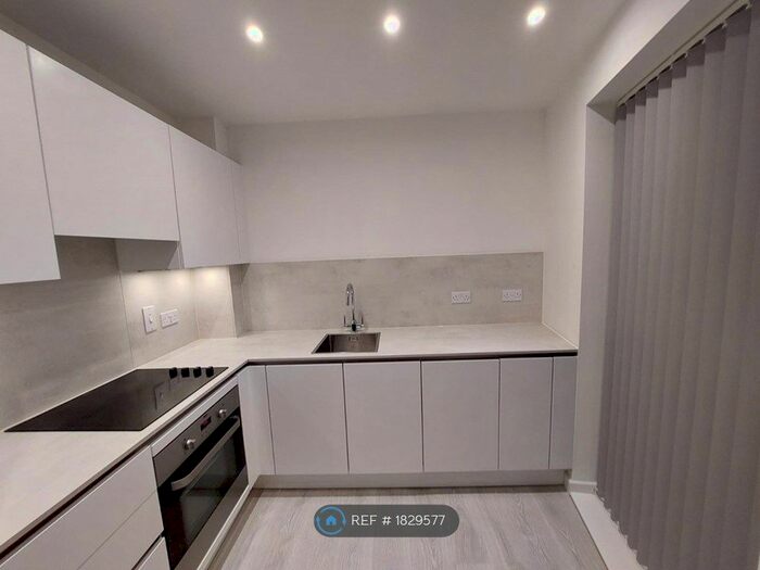 1 Bedroom Flat To Rent In Tabbard Apartments, London, W3