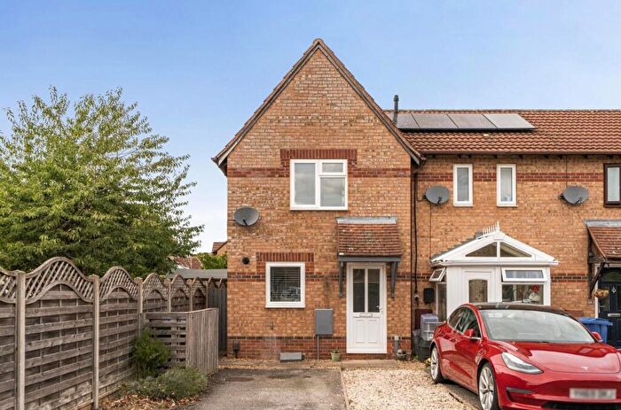 2 Bedroom End Of Terrace House For Sale In Spruce Drive, Bicester, Oxfordshire, OX26
