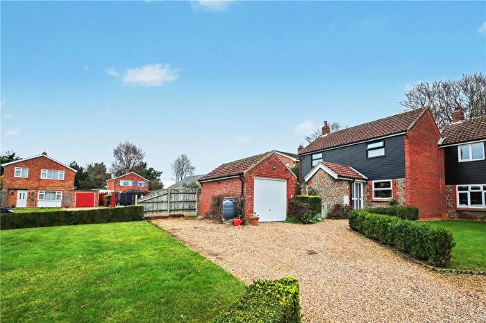 4 Bedroom Link Detached House For Sale In Kensington Close, Saxlingham Nethergate, Norwich, Norfolk, NR15