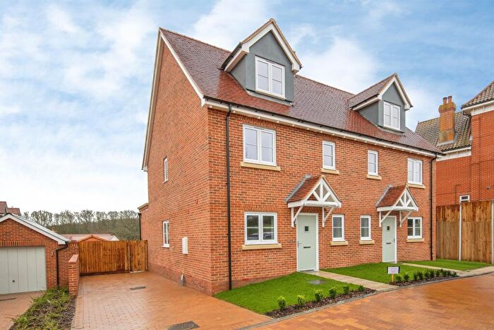 3 Bedroom Town House For Sale In Braiswick, Colchester, CO4