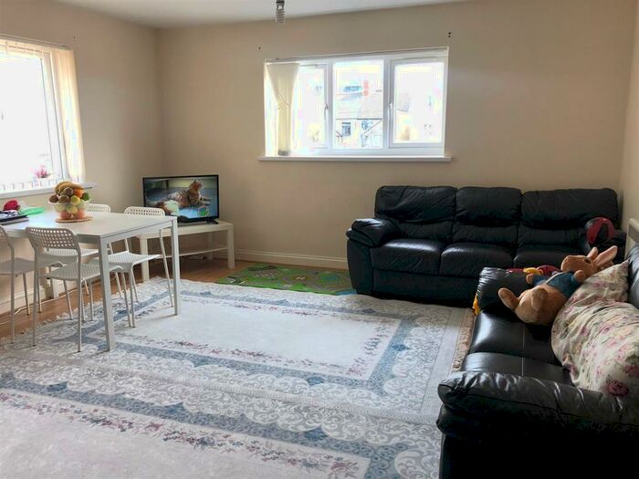 1 Bedroom Apartment To Rent In Newport Road, Cardiff, CF24