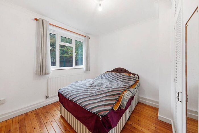 2 Bedroom Flat To Rent In Dorset Road, Oval, London, SW8