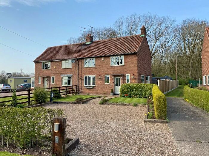 3 Bedroom Semi-Detached House For Sale In Speakers Cottages, Ossington, NG23