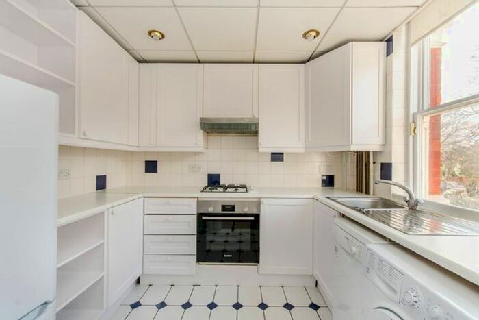 2 Bedroom Flat To Rent In Dukes Avenue, Chiswick, London, W4