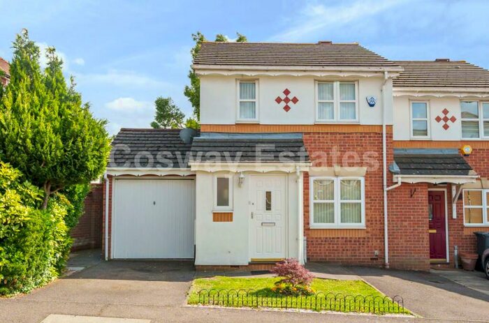3 Bedroom House To Rent In Longfield Avenue, Mill Hill, NW7