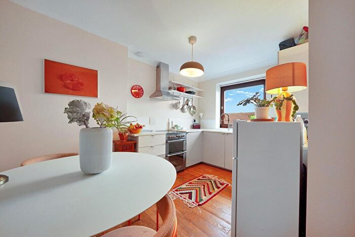1 Bedroom Flat For Sale In Harrington Hill, Clapton, E5