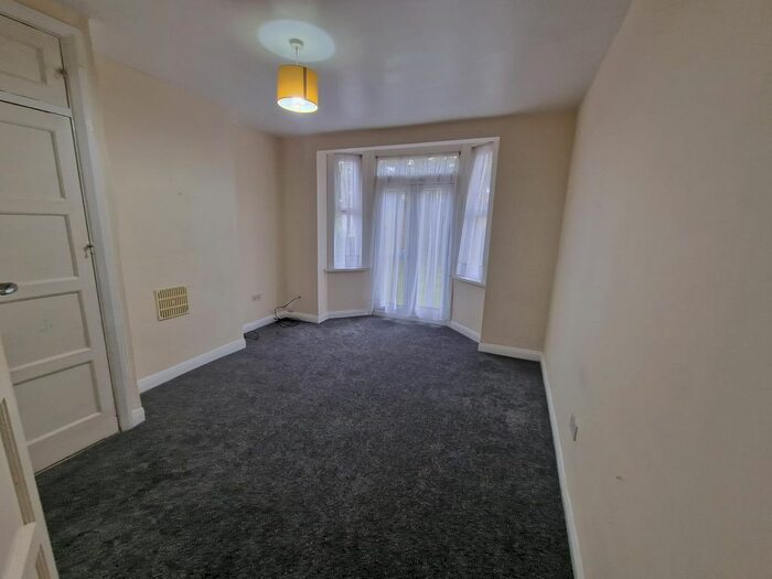 2 Bedroom Flat To Rent In Hampton Road, Ilford, IG1