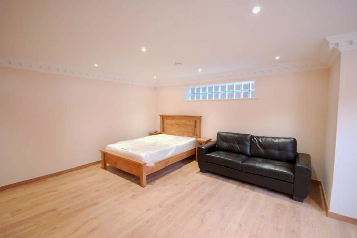 Studio To Rent In Russell Street, Reading, RG1