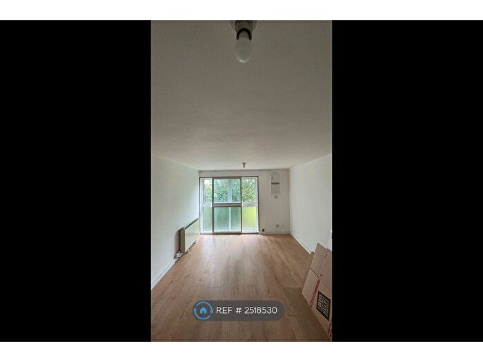 1 Bedroom Flat To Rent In Harris Close, Hounslow, TW3