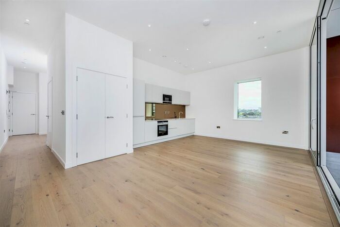 2 Bedroom Flat To Rent In Buckhold Road, London, SW18