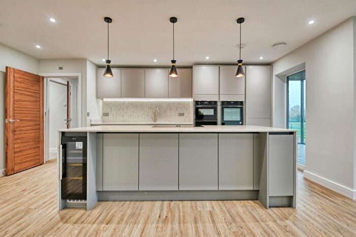 2 Bedroom Apartment For Sale In Hatfield Court, Tamworth, B79