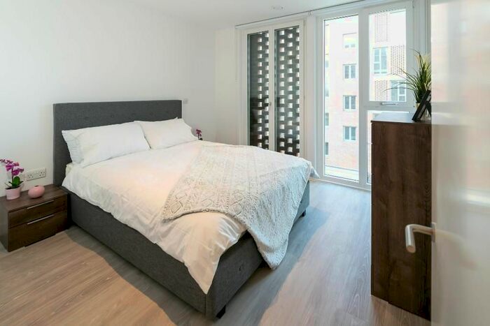 2 Bedroom Flat To Rent In Powerhouse Lane, Hayes, Middlesex, London, UB3