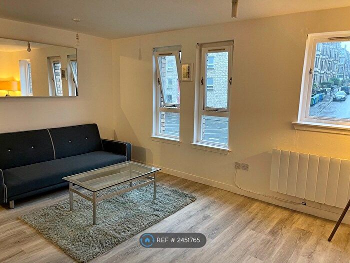 Studio To Rent In Raeberry Street, Glasgow, G20