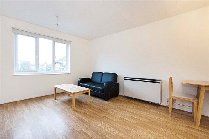 1 Bedroom Flat To Rent In Henley Drive, London, SE1