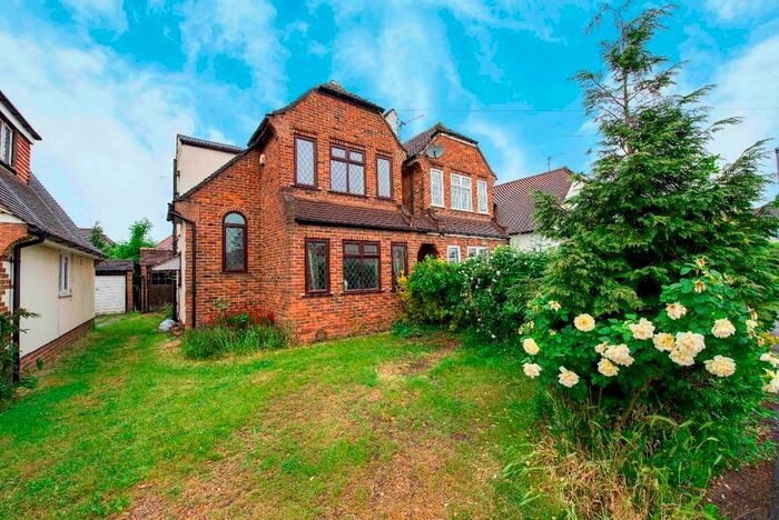 2 Bedroom Detached House To Rent In Broadlands Way, New Malden, KT3