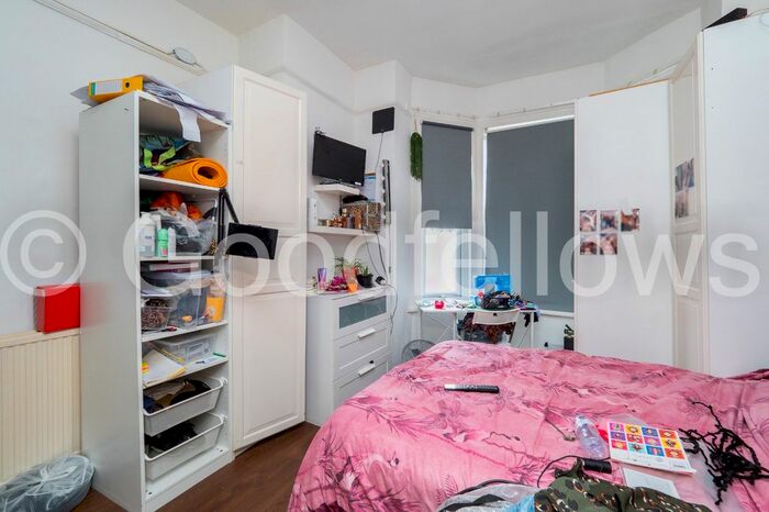 Studio To Rent In Baldry Gardens, London, SW16