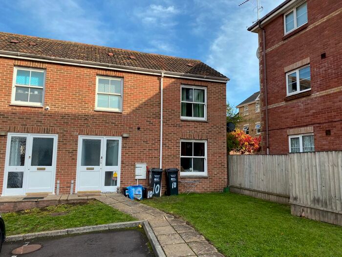 2 Bedroom Semi-Detached House To Rent In East Reach, Taunton, TA1