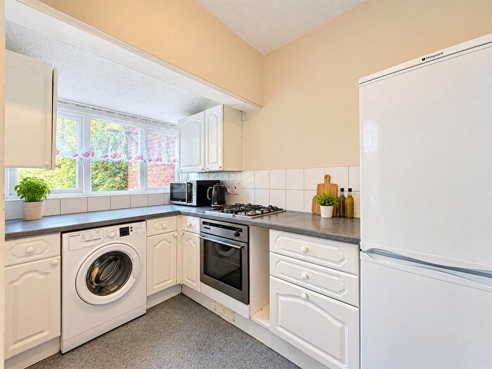 3 Bedroom Terraced House To Rent In Grove Road, Hounslow, TW3