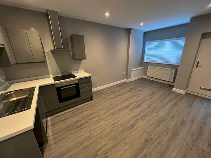 2 Bedroom Maisonette To Rent In East Street, SO14