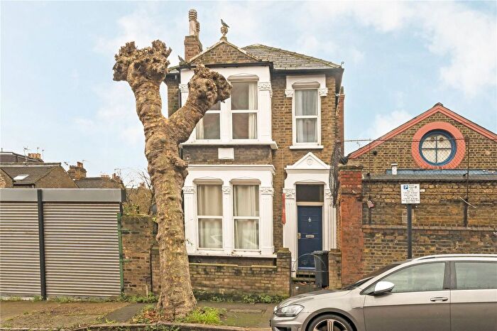 2 Bedroom Flat For Sale In Chelmer Road, London, E9