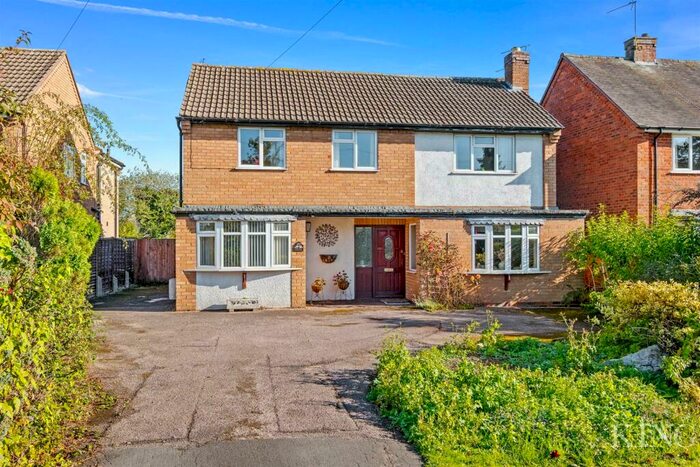 4 Bedroom Detached House For Sale In Bromsgrove Road, Studley, B80