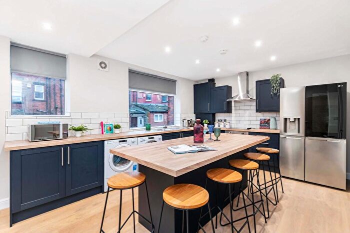 6 Bedroom House To Rent In Hartley Crescent, Leeds, LS6