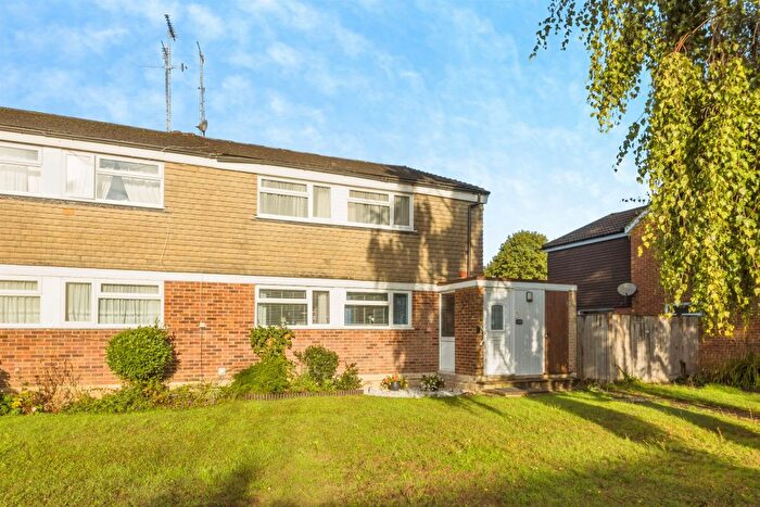 2 Bedroom Flat For Sale In Appledore Gardens, Lindfield, Haywards Heath, RH16