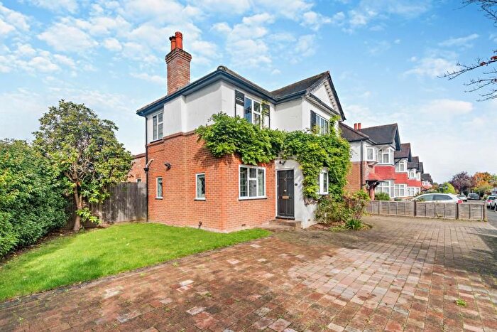 4 Bedroom Detached House To Rent In Colchester Drive, Pinner, HA5