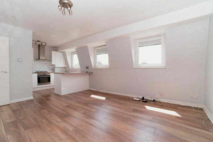 1 Bedroom Flat To Rent In Bedford Hill, London, SW12