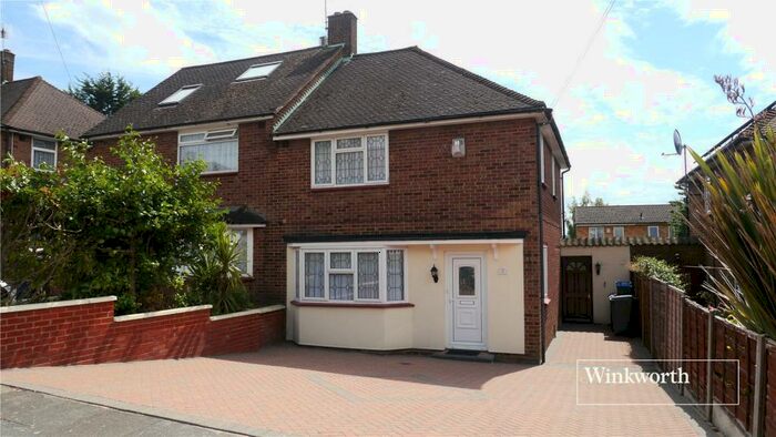 3 Bedroom Semi-Detached House To Rent In Fordham Road, New Barnet, EN4