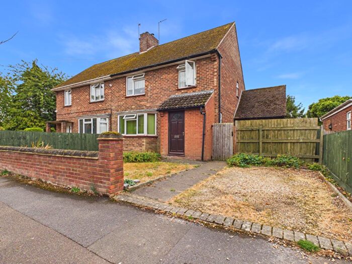3 Bedroom Semi-Detached House For Sale In Grasscroft, Long Buckby, NN6