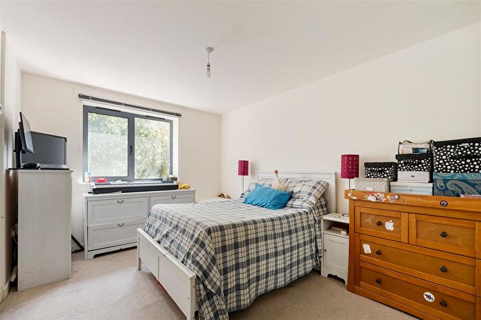 1 Bedroom Flat To Rent In Buckingham Road, London, E10