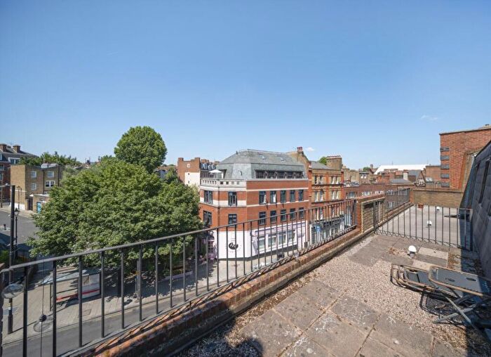 2 Bedroom Flat For Sale In Essex Road, Islington, N1