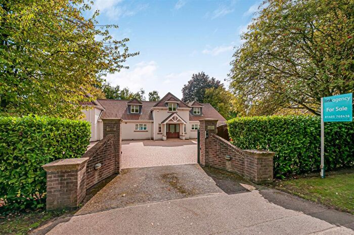 5 Bedroom Detached House For Sale In Tranby Lane, Swanland, HU14