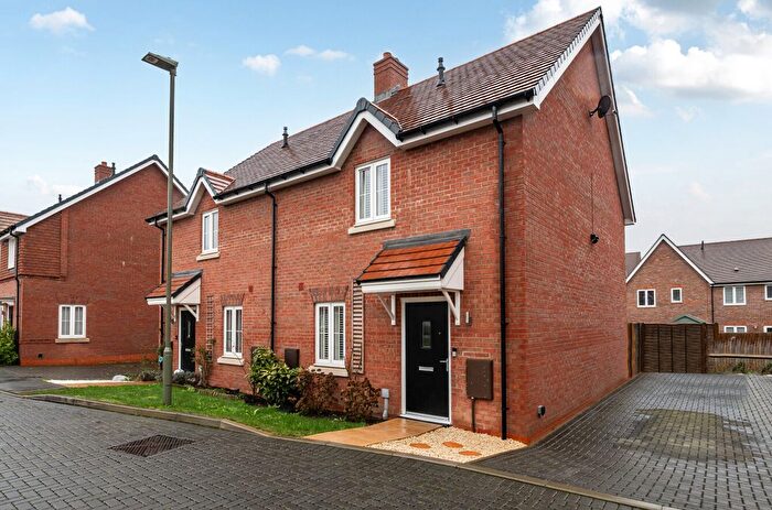 3 Bedroom Semi-Detached House For Sale In New Bridge Road, Cranleigh, GU6