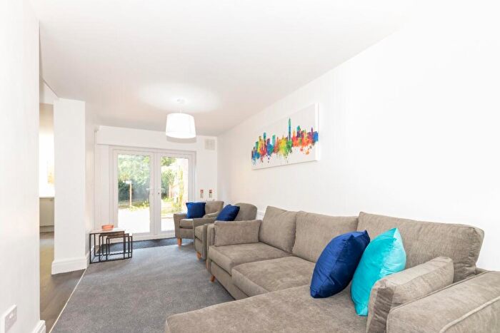 6 Bedroom House To Rent In Warwards Lane, Birmingham, B29