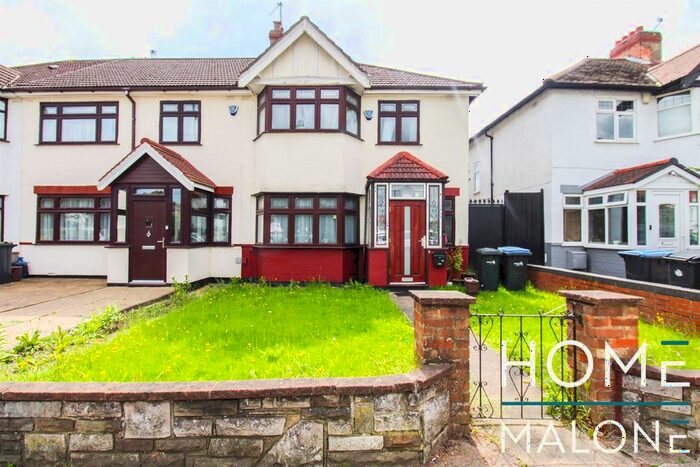 3 Bedroom End Of Terrace House To Rent In Hedge Lane, London, N13