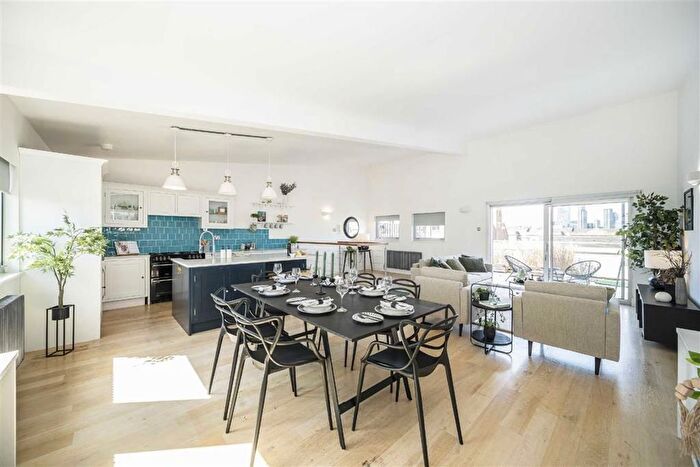 2 Bedroom Flat For Sale In Sunlight Square, Bethnal Green, E2