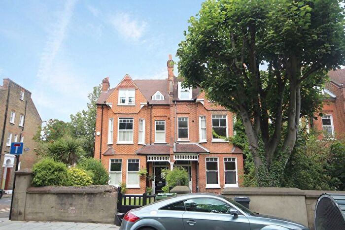 2 Bedroom Flat To Rent In Larkhall Rise, London, SW4