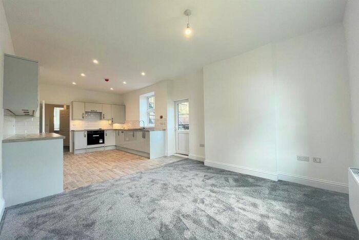 2 Bedroom Flat To Rent In Talfourd Road, London, SE15