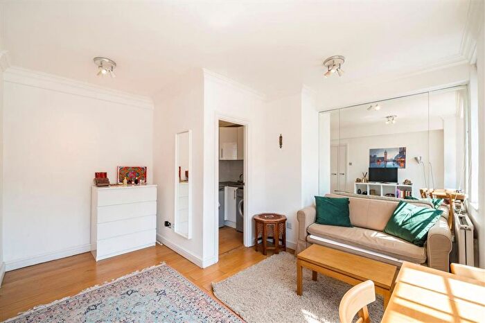 1 Bedroom Flat To Rent In Chelsea Cloisters, Chelsea, SW3