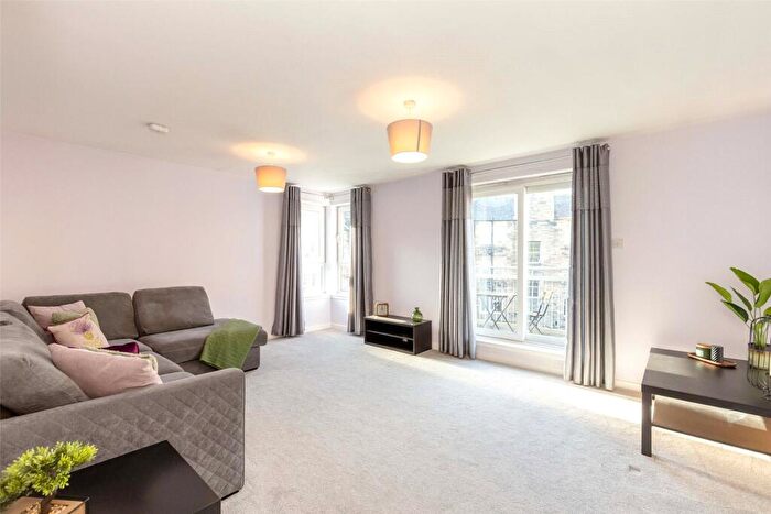 2 Bedroom Flat To Rent In Wishaw Terrace, Edinburgh, EH7