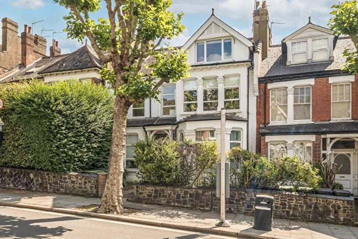 2 Bedroom Flat To Rent In Muswell Hill Road, London, N10