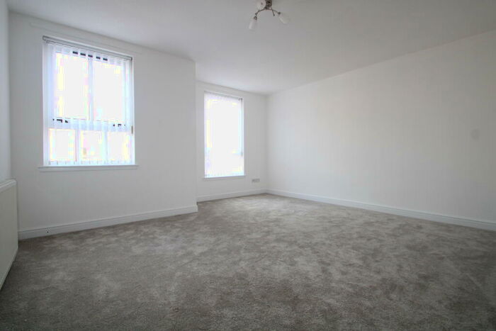 2 Bedroom Apartment To Rent In Errol Gardens, New Gorbals, G5