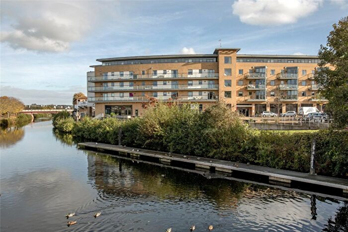 2 Bedroom Flat For Sale In Coal Orchard, Taunton, Somerset, TA1